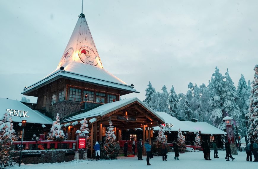 ¿Cómo visitar la casa de Papa Noel en el Polo Norte?