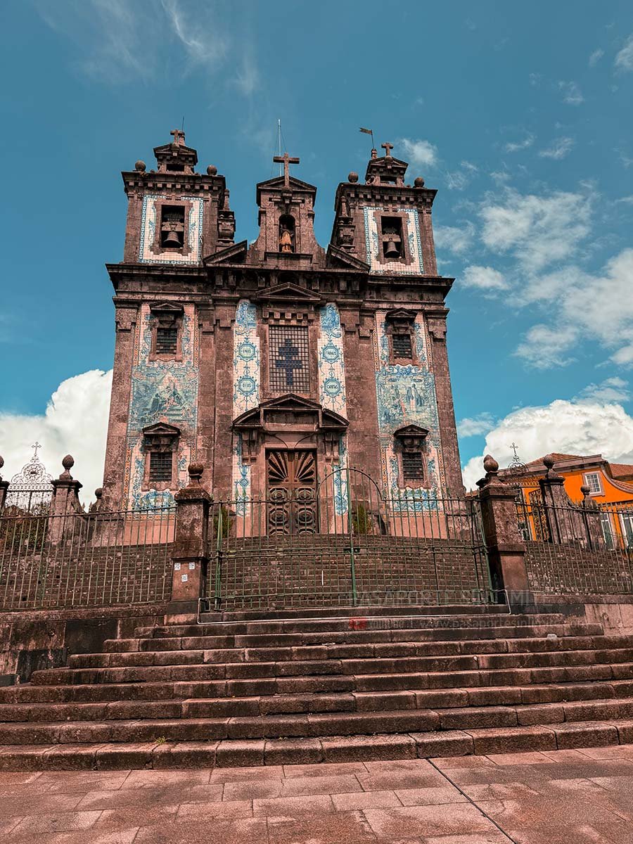 iglesia san ildefonso fachada azulejos
